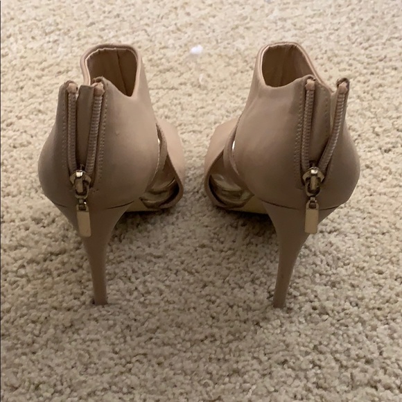 Peek a boo nude heel - Picture 2 of 5